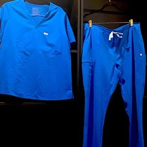 Figs Royal Blue L Catarina and XL Yola